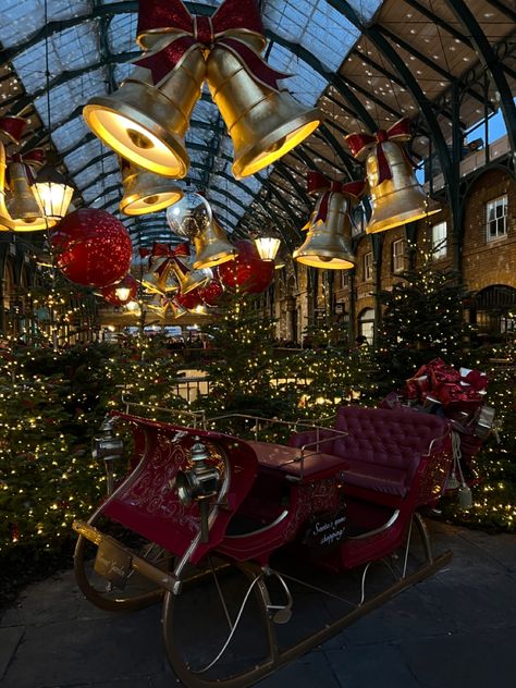 Bucketlist Aesthetic, City Christmas Lights, New England Christmas, Christmas Getaways, City Christmas, Nyc Christmas, Covent Garden London, Christmas Place, Romantic Christmas