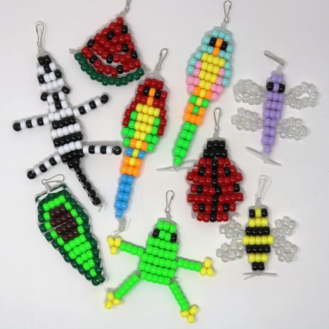 Cute Beaded Keychains, Pony Bead Keychains, Pony Bead Animals Patterns, Bead Animals Patterns Easy, Kandi Keychain, Bead Lizard, Pony Bead Animals, Bead Animals, Pony Bead Projects