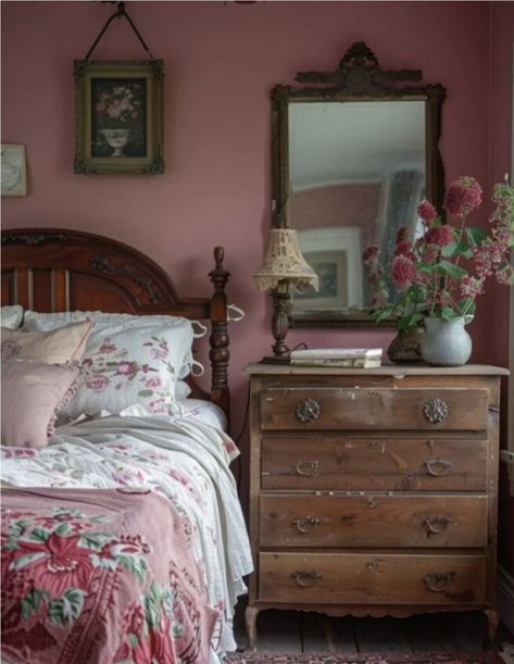 French Bedroom Aesthetic Vintage, Pink Antique Aesthetic, Red Boho Bedroom, English Bedroom Classic, Romantic Boho Bedroom, Bedroom Schemes, Country Cottage Bedroom, Country Bedrooms, Country Cottage Living