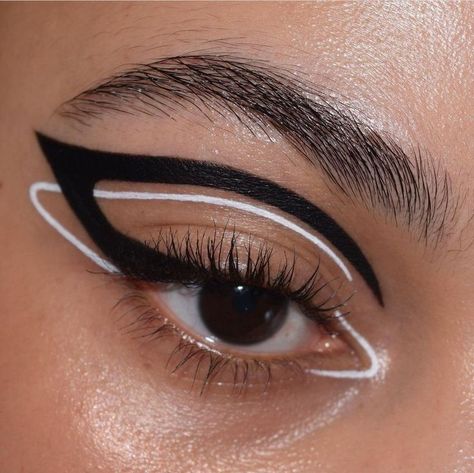 Colorguard Makeup, Abstract Eyeliner, Eyeliner Inspo, Mekap Mata, Eyeliner Color, Graphic Makeup, Graphic Eyeliner, Smink Inspiration, Eye Makeup Designs