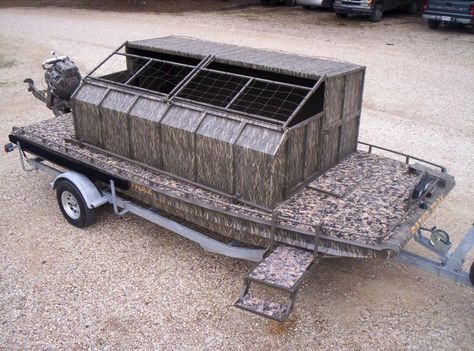 The Gator Camp boat built by Gator Trax Boats is much more than a floating duck blind. This is a floating camp. Duck Hunting Blinds, Boat Blinds, Duck Hunting Boat, Duck Boat Blind, Duck Blind, Goose Hunting, Duck Boat, Bay Boats, Waterfowl Hunting