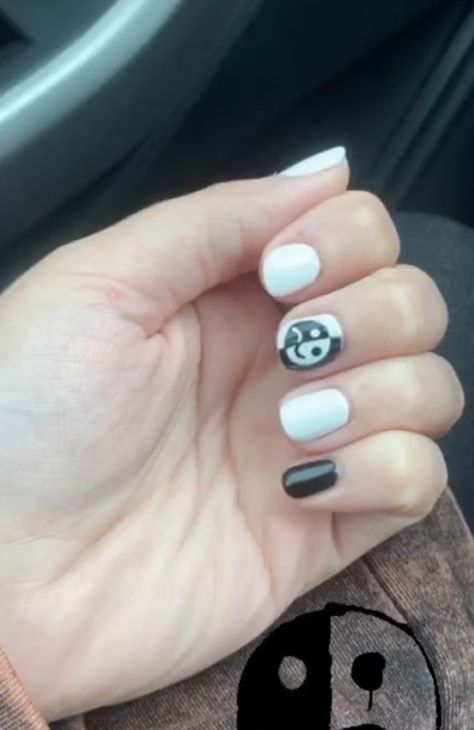 Fob Concert Outfit, Fall Out Boy Nails, Fall Put Boy, Fall Out Boy Concert Outfit, Stardust Nails, Fall Out Boy Concert, Concert Nails, Anna Grace, October Nails