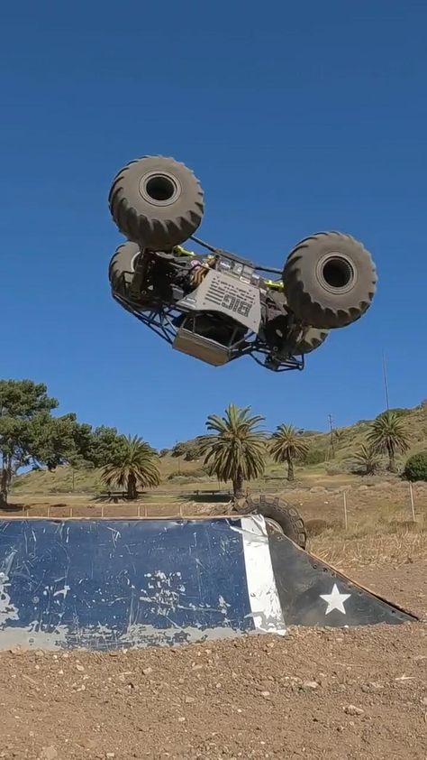 Monster Truck Arena Ideas, Jeep Driving, Stunt Video, Monster Truck Videos, Monster Truck Race Track, Wheel In The Sky, Monster Truck Show, Homemade Go Kart, Rat Rod Trucks