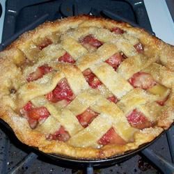 Most Spectacular Strawberry Pie - Allrecipes.com Strawberry Rubarb Pie, Rubarb Pie, Apple Rhubarb Pie, Australian Dishes, Cupcakes Rellenos, Baked Strawberry Pie, Apple Rhubarb, Pie Store, Rhubarb Recipes Pie