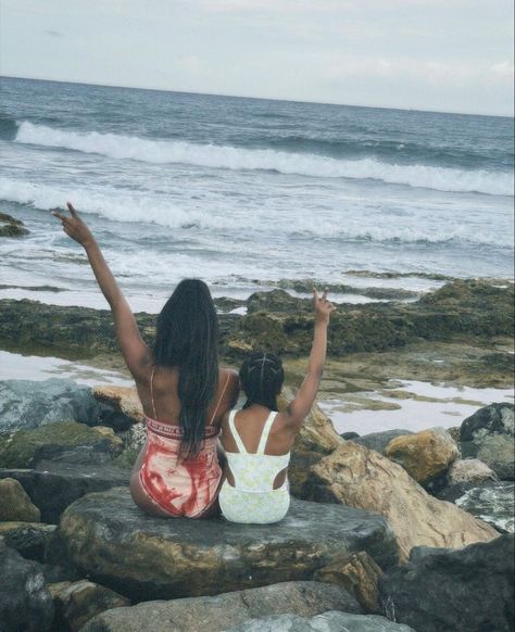 Vision Board Photos Mother And Daughter, Mommy Daughter Travel, Single Mom And Daughter Aesthetic, Mommy Daughter Vacation, Mommy And Me Travel, Mother Daughter Aesthetic Black, Mom And Daughter Travel Aesthetic, Mom Snd Daughter Photo, Mommy Goals Black Daughter