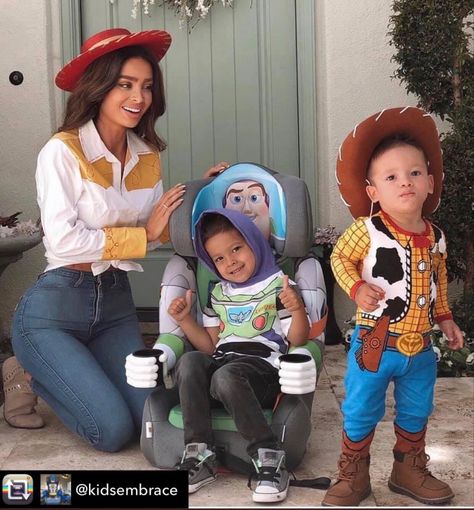 Toy Story Party Outfit Ideas, Toy Story Party Outfit, Toy Story Halloween Costumes Families, Toy Story Costumes Family, Toy Story Family Costumes, Fantasias Toy Story, Disfraz Toy Story, Sarah Stage, Toy Story Halloween