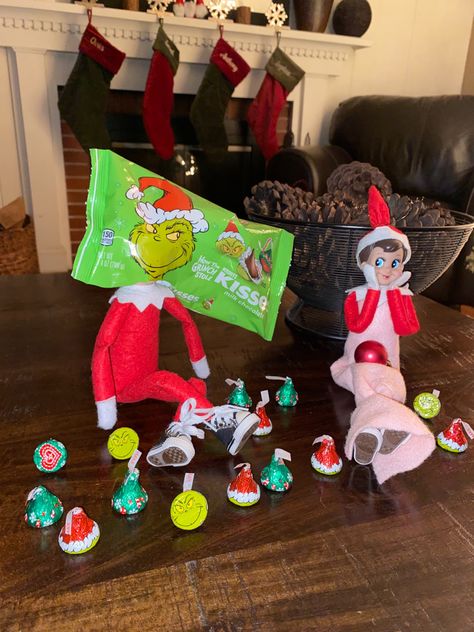 Elf On The Shelf Grinch Kisses, Grinch With Elf On The Shelf, Elf And The Grinch, Elf On The Shelf With The Grinch, Grinch And Elf On The Shelf, Elf On The Shelf Grinch Ideas, Grinch Kisses, Grinch Elf On The Shelf Ideas, Elf On The Shelf Grinch