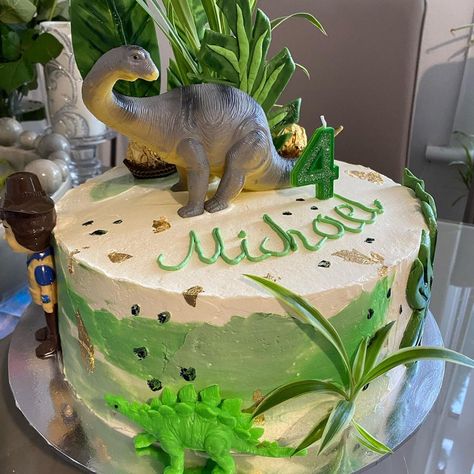 Alutka’s Cakes (@alutkascakes) posted on Instagram: “Birthday cake for Michael big fan of Andy’s Dinosaur 🦕 Adventure . Happy 4th Birthday 🎂 Michael #andysdinosauradventurescake…” • Sep 26, 2021 at 7:10pm UTC Dino Cake, Video Games Birthday Party, Dinosaur Birthday Cakes, Happy Birthday Friends, Happy 4th Birthday, Happy Birthday Son, Dinosaur Cake, Funfetti Cake, Layered Cake