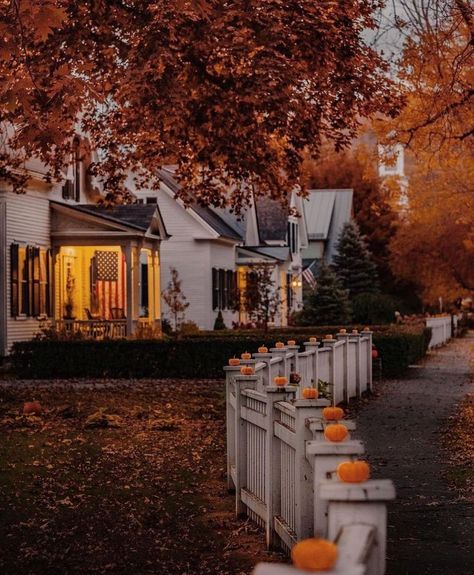 Woodstock Vermont Fall, Vermont Halloween, Vermont Woodstock, Vermont Aesthetic, October Evening, Vermont Photography, Autumn Ambiance, Fall Romance, Evening Photo