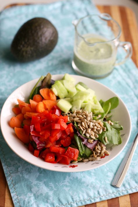 A veggie filled salad topped with creamy avocado garlic dill dressing. Vegan. Dill Salad Dressing Recipe, Dill Salad Dressing, Fresh Garden Salad, Dill Dressing, Vegan Salad Dressing, Avocado Health Benefits, Paleo Recipes Easy, Salad Toppings, Fun Salads