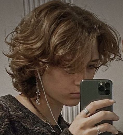 Queer Mullet, Alternate Outfits, Androgynous Hair, Short Grunge Hair, Cute Short Haircuts, Hair Inspiration Short, Shot Hair Styles, Short Hair Haircuts, Hair Reference