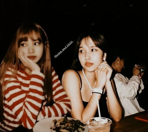 Mina and idols on Instagram: "#mina #minalisa #lisa #twice #blacktwice #twicepink #blackpink #97line Sigam: @pinguim_mina" Mina And Lisa, Black Pink, On Instagram, Quick Saves, Instagram, Black