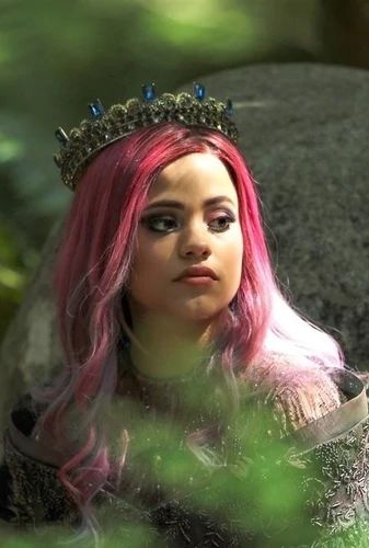 Audrey (Descendants) | Disney Wiki | FANDOM powered by Wikia Descendants Bts, Sarah Jeffrey, Audrey Descendants, Communion Hair, Snow White Queen, Descendants Wicked World, Pattern Nails, Descendants Characters, Sarah Jeffery