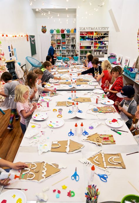 Craft Workshop Space, Christmas Kids Workshop, Art Studio For Kids Classroom, Art Studio Kids, Kids Workshop Ideas, Workshop Ideas For Kids, Kids Art Workshop Ideas, Art Studio For Kids, Working With Kids