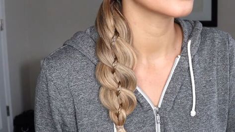 This is a guide to wearing a baseball cap with braids. Learn how to create four different side braids with a baseball cap using this easy step-by-step hair tutorial. Cap With Braids, Ball Cap Hairstyles, Rope Braid Tutorials, 6 Strand Braids, Easy Side Braid, Cap Hairstyles, Rope Braids, Side Braids, Top Braid