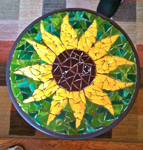 C. Jay's Mosaics of Bristol~ Sunflower patio table Mosica Tiles, Mosaic Stump, Sunflower Mosaic Pattern Free Printable, Mosaic Patio Table Diy, Mosaic Sunflowers Patterns, Mosaic Garden Table, Mosaic Circles Design, Mosaic Daisy Patterns, Mosaic End Table