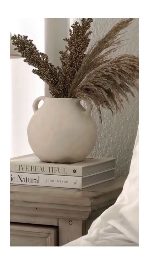 Neutral Vase Decor, Vase Styling Ideas, What To Put In Vases Decor Ideas, Big Vase Decorating Ideas, Bowl Decor Ideas, Vase Decorating Ideas, Diy Painted Vases, Farmhouse Vase, نباتات منزلية