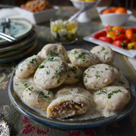 Kurdish Dumplings in Yogurt | Food Kurdish Recipes, Chaldean Food, Kurdish Cuisine, Healthy Hamburger Meat Recipes, Iraqi Recipes, Iraqi Cuisine, Syrian Recipes, Healthy Hamburger, Kurdish Food