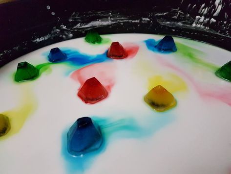 Eyfs Colour Mixing Activities, Early Years Water Tray Ideas, Coloured Ice Cubes Sensory Play, Eyfs Ice Activities, Gloop Activities, Rainbow Messy Play, Christmas Tuff Tray Ideas Eyfs, Colour Monster Activities Eyfs, Colour Mixing Eyfs