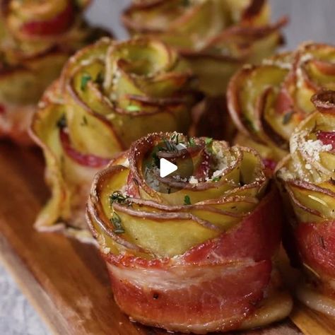 3M views · 165K likes | tastyuk on Instagram: "Bacon wrapped potato roses. Who will you give this rose to? 🌹  🔗Recipe link in bio" Potato Roses, Bacon Wrapped Potatoes, Bacon Roses, Christmas Home Screen, Dried Rosemary, Christmas Dining Table Decor, Gold Potatoes, Thanksgiving Dinner Menu, Rose Recipes