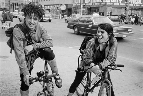 Street Portraits of Bike Messengers - Standing by with the Rollei 35 SE - Trevor Hughes - 35mmc Commuter Bike Style, Urban Bike Style, Rollei 35, Bike Showroom, Bike Fit, Printing Photos, Street Portraits, Yonge Street, Cycling Photography