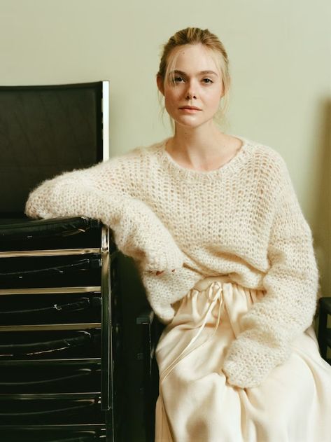 Elle Fanning on Her Broadway Debut & 'The Great' Series Finale Elle Fanning Style, Fanning Sisters, Knit Sweater Coat, Sarah Paulson, W Magazine, The Great White, December 2023, Family Drama, Great White