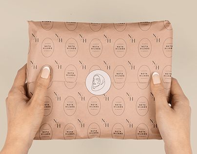 Hijab Box Packaging, Hijab Packaging Ideas, Hijab Packaging, Abaya Ideas, Hijab Brand, Scarf Packaging, Islamic Art Canvas, Hijab Designs, Packaging Ideas Business