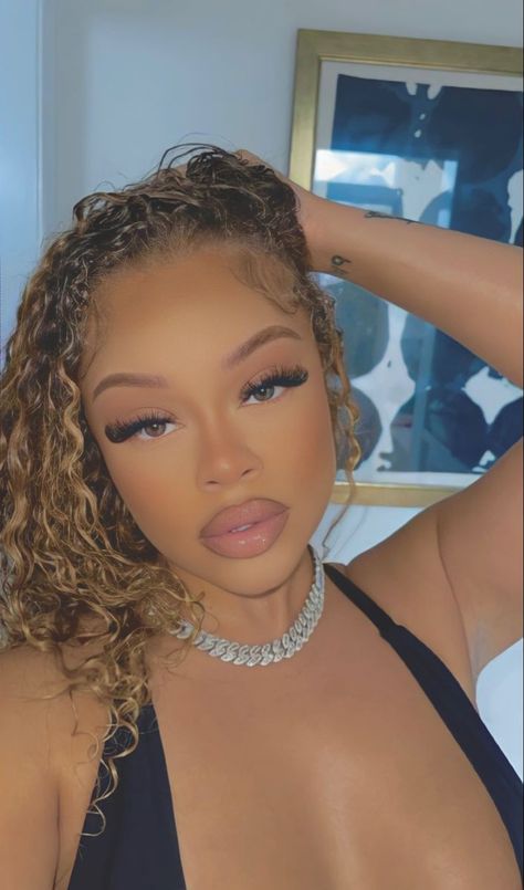 Big Latto Face, Big Latto Curly Hair, Big Latto Selfie, Big Latto Makeup Looks, Latto777 Hair, Big Latto, Glossy Lips Makeup, Glamour Makeup, Favorite Hairstyles