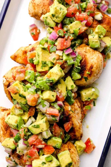 Chicken Avocado Dinner, Avocado Chicken Recipes, Avocado Recipes Dinner, Chicken And Avocado, Avocado Salsa Recipe, Easy Salsa Recipe, Ayam Bakar, Easy Chicken Breast, Healthy Chicken Dinner