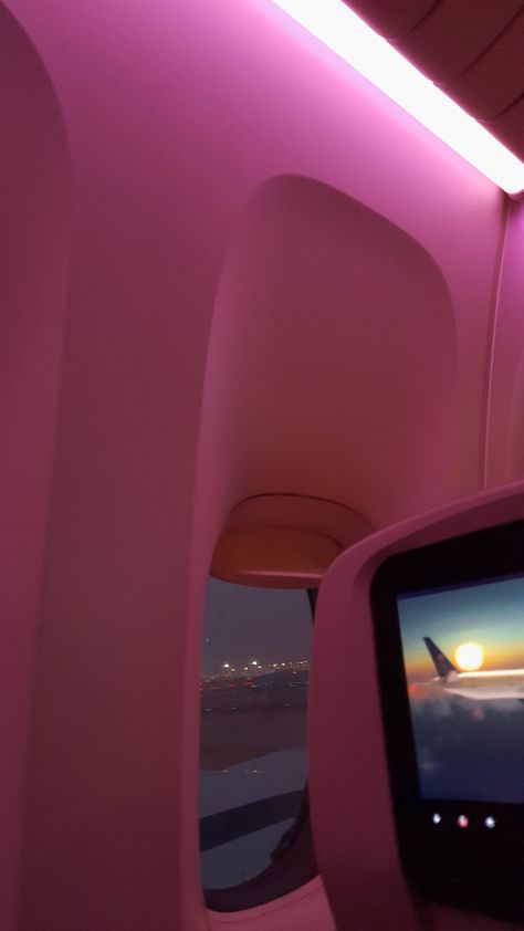 the pink light comforted me sm 😮‍💨 Travel Pink Aesthetic, Pink Travel Aesthetic, Pink Aesthetic Lifestyle, Pink Vacation, Famous Lifestyle, I Love Pink, Pink Travel, Pink Wallpaper Backgrounds, Pink Aura