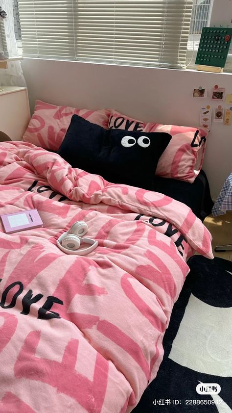 Black And Pink House, Girl Apartment Decor, Hypebeast Room, Small Bedroom Decor, Pink House, Minimalist Room, Apartment Decor Inspiration, Dream Room Inspiration, Room Makeover Bedroom