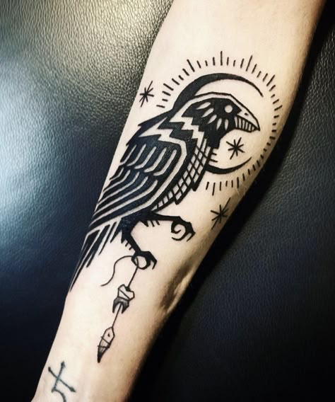 Traditional Tattoo Crow, Crow Tattoos For Women, Crow Tattoos, Miniature Tattoos, Abstract Tattoo Ideas, American Traditional Tattoo Ideas, Traditional Tattoo Ideas, Tattoos Traditional, Abstract Tattoos