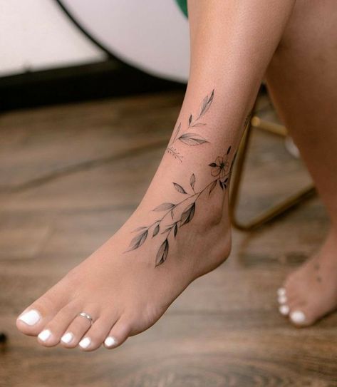 Wrap Around Ankle Tattoos, Ankle Foot Tattoo, Cute Foot Tattoos, Tattoo Ideas Unique, Wrap Around Tattoo, Tattoo Artist Tattoo, Basic Tattoos, Tattoo Design Tattoo, Beauty Tattoo