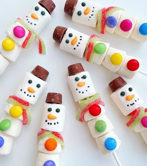 Holiday Hot Cocoa Bar, Marshmallow Snowmen, Edible Christmas Gifts, How To Make Marshmallows, Snowman Cupcakes, Marshmallow Snowman, Peanut Butter Candy, Easy Christmas Treats, Christmas Games For Kids