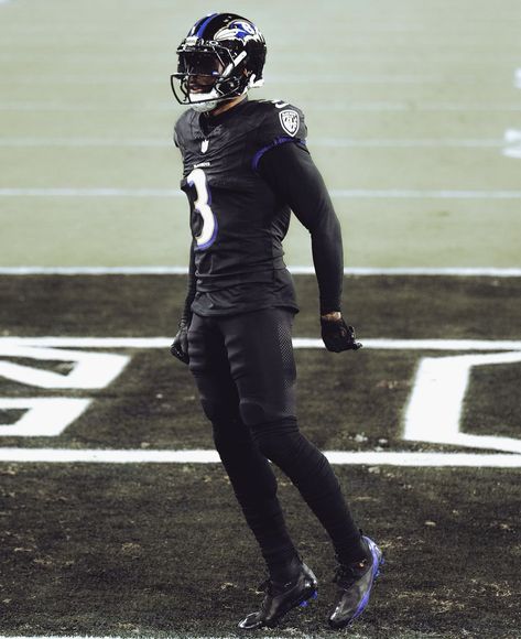 Odell Beckham Jr Ravens, Baltimore Ravens Football, Athletic Aesthetic, Memphis Depay, Football Poses, Ravens Football, Nfl Photos, Nfl Football Pictures, Football Gear