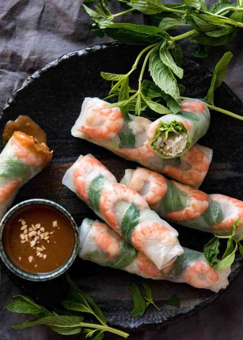 Vietnamese Rice Paper Rolls, Healthy Spring Rolls, Vietnamese Rice Paper, Vietnamese Rice, Shrimp Spring Rolls, Vietnamese Spring Rolls, Fresh Spring Rolls, Rice Paper Rolls, Recipetin Eats