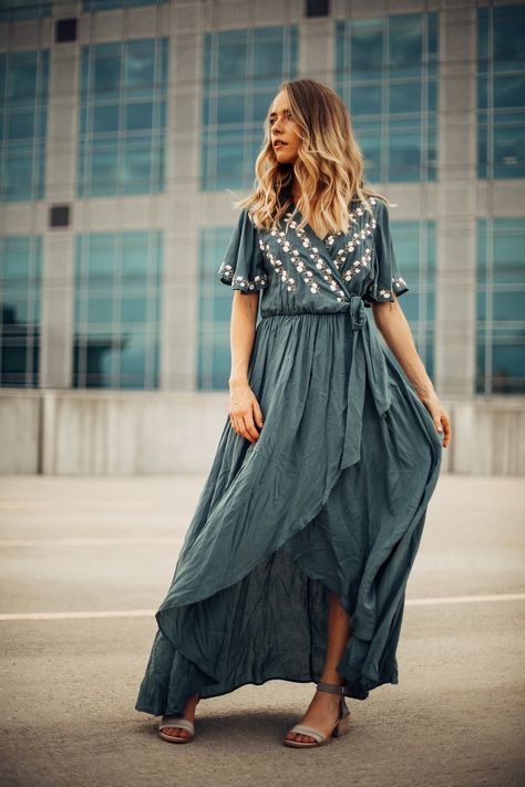 Nursing Friendly Dress, High Low Maxi Dress, Embroidered Maxi Dress, Feminine Beauty, Beachwear For Women, Long Maxi Dress, Floral Maxi Dress, Stylish Dresses, Swing Dress