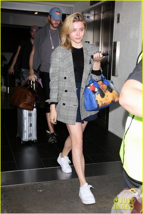 Chloe Moretz Looks Chic While Returning to LA! Chloe Grace Mortez, Hit Girls, Chloë Grace Moretz, Lax Airport, Chloe Moretz, Grace Moretz, Chloe Grace Moretz, Chloe Grace, Looks Chic