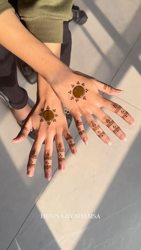 Mehndi Designs For Eid, Simple Henna Designs Hand, Mehendi Ideas, Modern Mehndi, Simple Mehendi Designs, Cute Henna, Finger Henna Designs, Design Mehndi, Simple Henna Tattoo