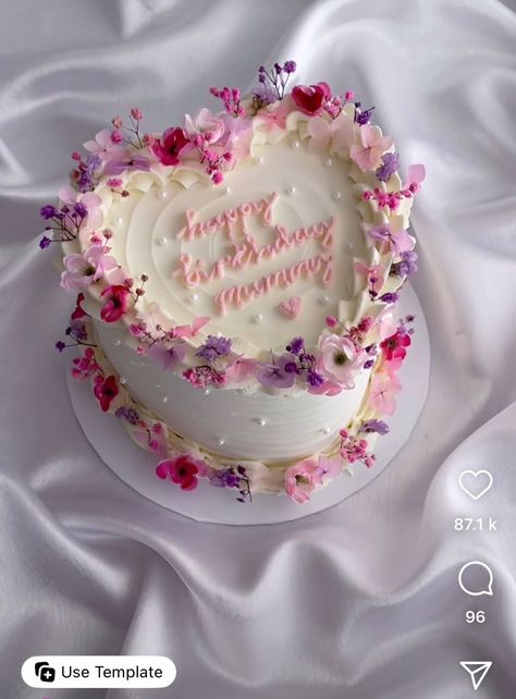 Cute Purple Birthday Cakes, Elegant Cake Decorating Ideas, Elegant Cake Decorating, Aesthetic Flower Cake, Cake Ideas For Women Birthday, Floral Cake Designs, Floral Cake Ideas, Birthday Flower Cake, Pretty Pink Cake