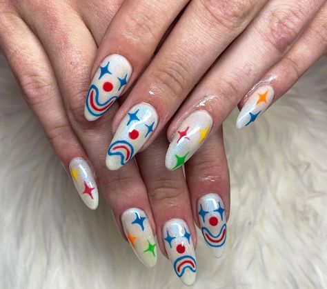 Nails Acrylic Clown, Smiling Friends Nails, Clown Themed Nails, Circus Themed Nails, Clown Core Nails, Pink Clown Nails, 80s Themed Nails, Halloween Nails Clown, Weird Core Nails