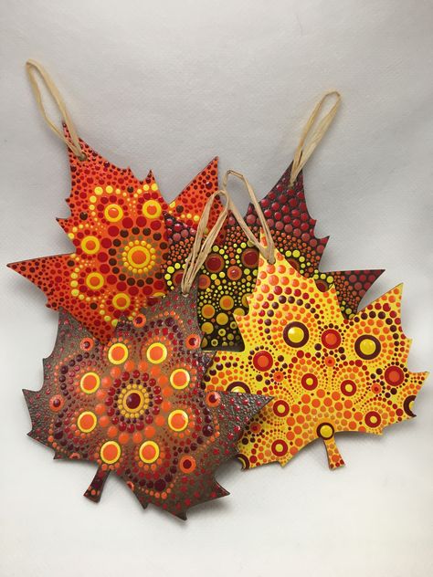 Fall Dot Art, Leaf Dot Art, Wooden Leaves Crafts, Wooden Leaves, Leaf Dot Painting, Painting Wooden Leaves, Leaf Mandala, Painted Wooden Leaves, Wooden Leaf Crafts