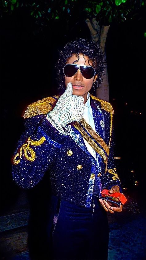 Michael Jackson Suit, Michael Jackson Awards, Pepsi Commercial, Michael Jackson Outfits, Steve Mcqueen Style, Michael Jackson Poster, Michael Jackson Photoshoot, Michael Jackson Wallpaper, Photos Of Michael Jackson