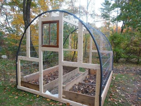 Diy Greenhouse Heating, Diy Tunnel Greenhouse, Polytunnel Ideas Diy, Trampoline Greenhouse, Diy Greenhouse Cheap Easy, Walipini Greenhouse, Cattle Panel Greenhouse, Homemade Greenhouse, Teepee Trellis