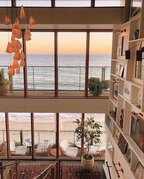 Beach House Malibu, Beautiful Beach Houses, Little Beach House, Malibu Beach House, Luxury Beach House, Dream Beach Houses, Modern Beach House, Beach House Interior, Beach House Design