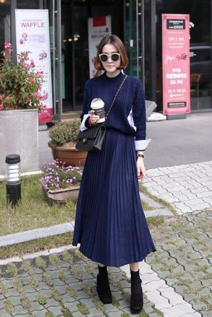 Skirt Pleated Outfits, Navy Pleated Skirt Outfit, Skirt Outfit Hijab, Navy Skirt Outfit, Skirt Outfits Hijab, Midi Outfit, Pleated Outfit, Midi Skirt Winter, Navy Pleated Skirt