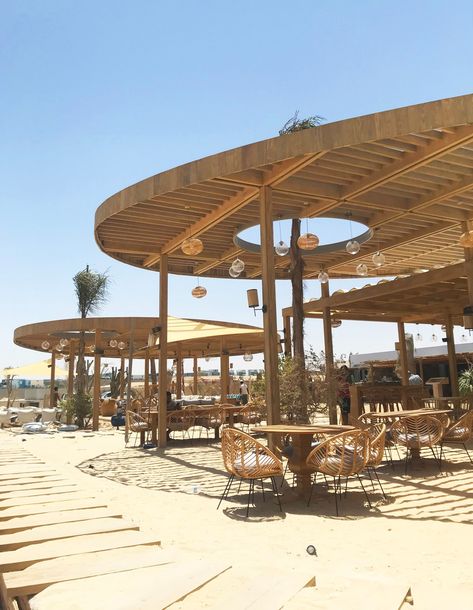 slasharchitects Urban Ideas, Bamboo Architecture, Ancient Greek Architecture, Pergola Canopy, Summer Projects, Restaurant Interior Design, Beach Landscape, Beach Bars, Outdoor Bar