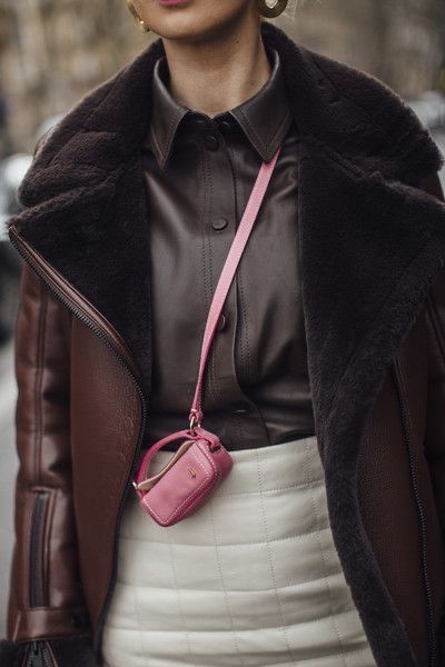 Street Style Bags, Tiny Bag, Micro Bags, Diy Leather Bag, Fashion Forecasting, Bag Obsession, Futuristic Fashion, Genuine Leather Wallets, Fur Fashion