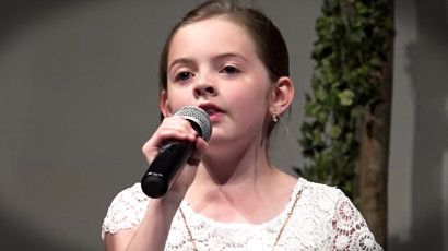 Young Lena Preslar stunned a crowd recently with this amazing Easter rendition of 'Hallelujah.' Though the tune may be to Leonard Cohen's classic tune the lyrics are re-written to share the message of our Lord Jesus Christ. Just listen to the beautiful lyrics begin told through such an angelic voice Singing Hallelujah, Jesus Music, Lyrics Meaning, Beautiful Lyrics, Southern Gospel, Bless The Lord, Music Sing, Classic Songs, Gospel Song