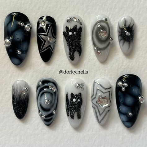 Nails Inspo Almond, Almond Nails Nail Art, Nail Designs Almond, Cosmic Cat, Fake Nails Designs, Punk Nails, Goth Nails, Grunge Nails, Really Cute Nails